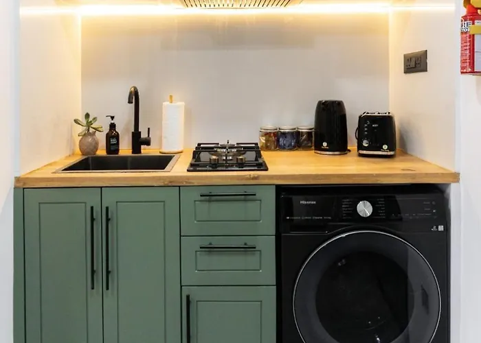 Tiny Living Cosy 1 Bedroom With King Bed Kitchenet In With Terrace Apartment *